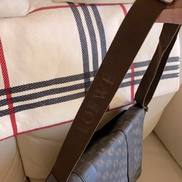 LOEWE Authentic messenger bag unisex - Picture 3 of 14